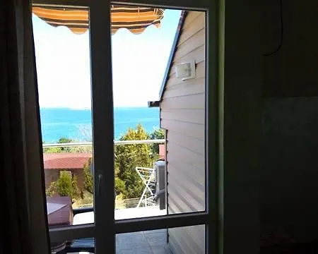 Πανσιόν Morska Zvezda Τσερνομόρετς